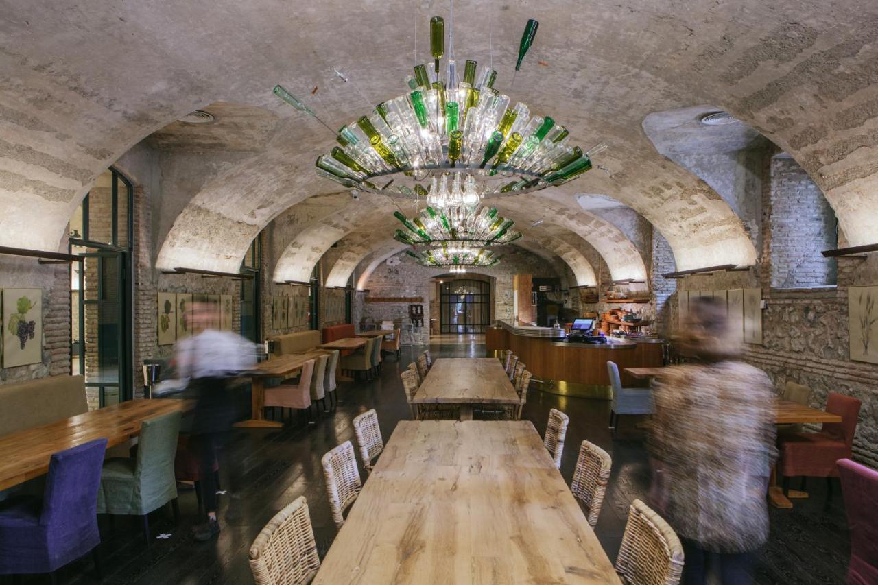 Tsinandali Estate, A Radisson Collection Hotel Eksteriør billede Restaurant in the wine cellar